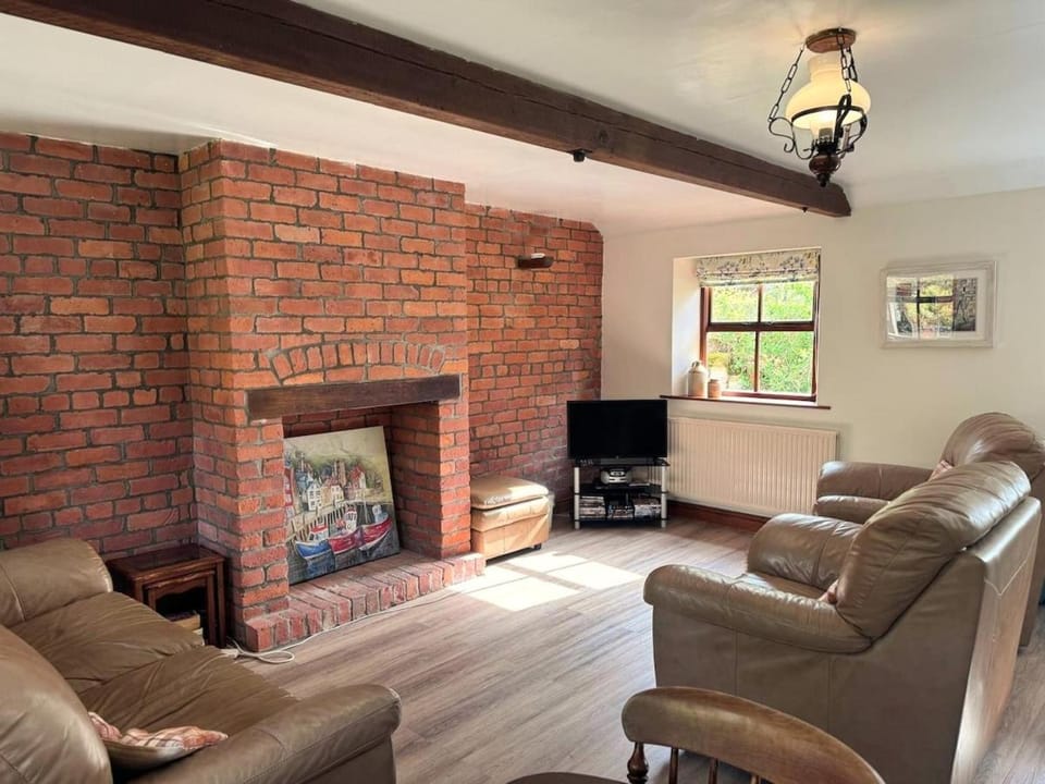 TV and multimedia, Living room, Seating area, Garden view, Inner courtyard view