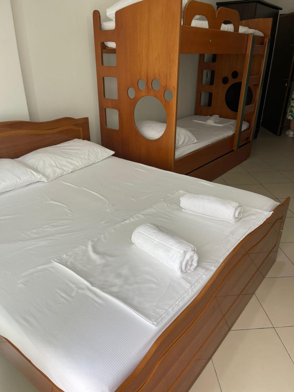 Bed, bunk bed, towels