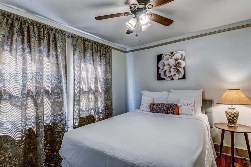 Dock&Volleyball! Near Downtown - Flamingo Flat Apartment in Savannah