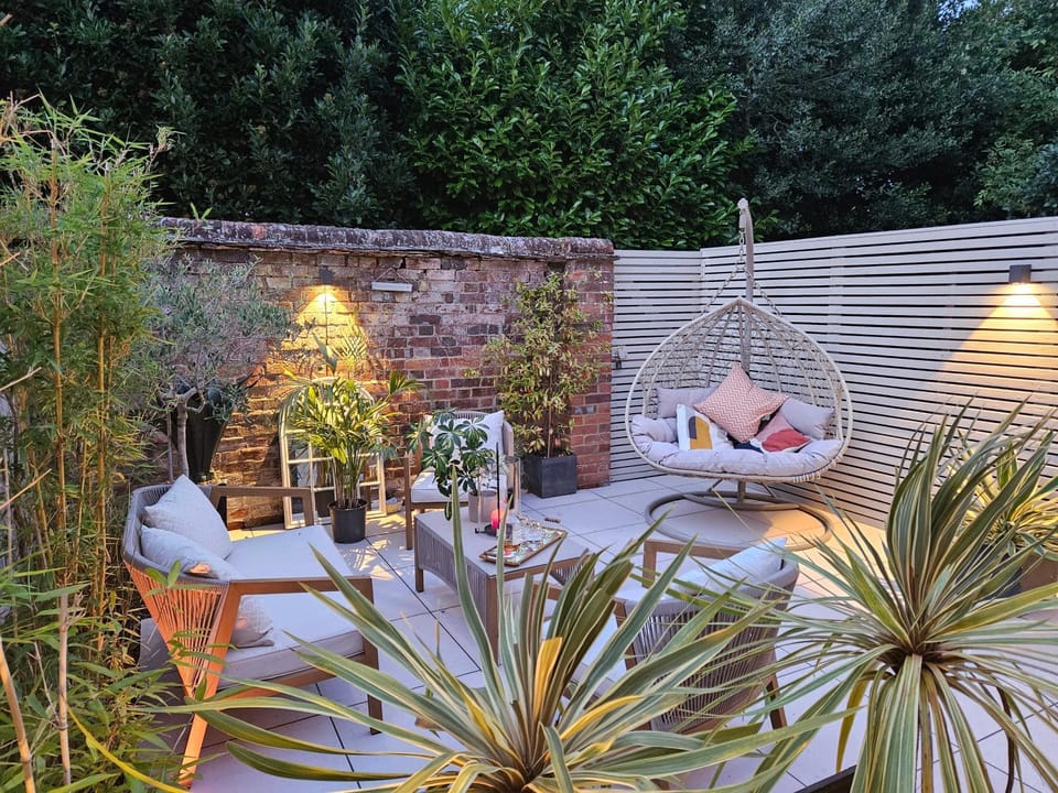Patio, Garden, Seating area, Dining area, Garden view
