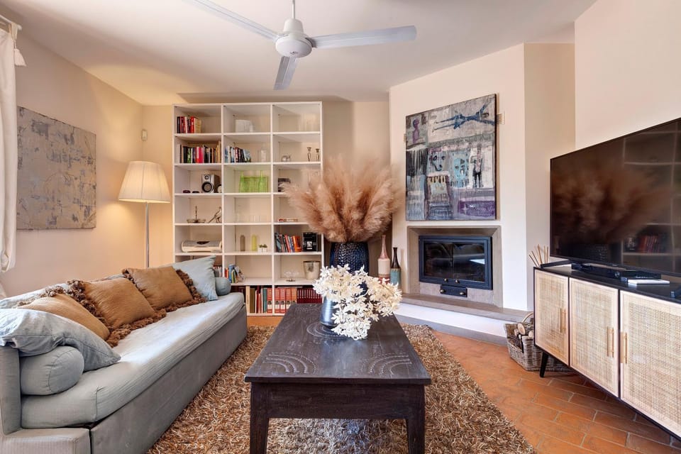 TV and multimedia, Living room, fireplace