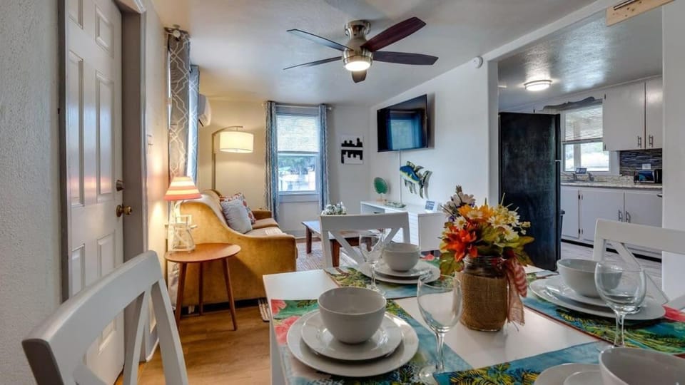 Dock&Volleyball! Near Downtown - Orange Oasis 2 Apartment in Savannah