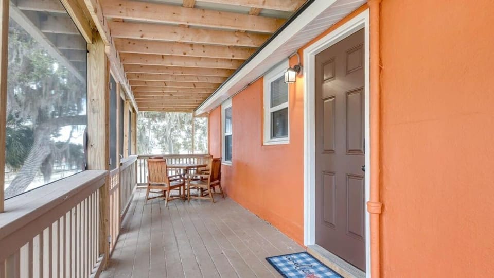 Dock&Volleyball! Near Downtown - Orange Oasis 2 Apartment in Savannah