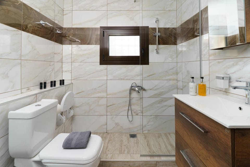 Shower, Bathroom, towels