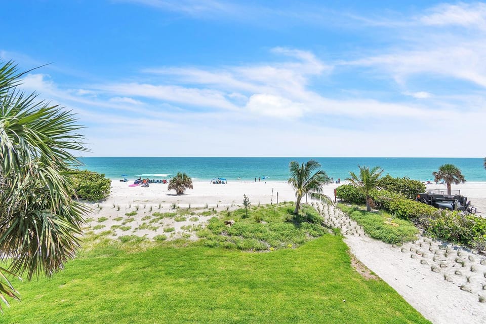 Land's End 11-306 Beach Front - Premier House in Sunset Beach