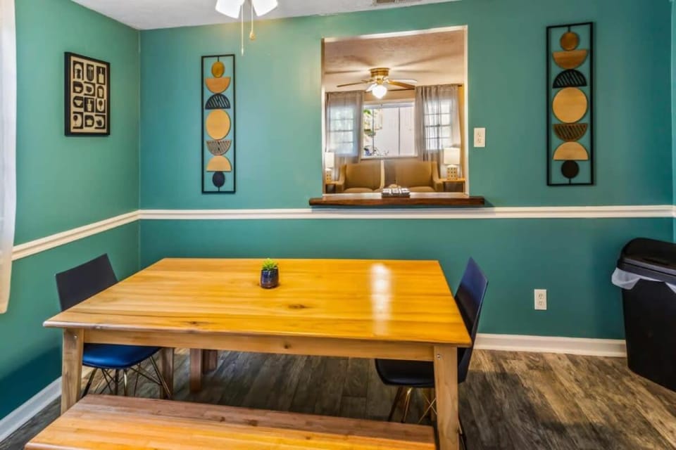 Seating area, Dining area