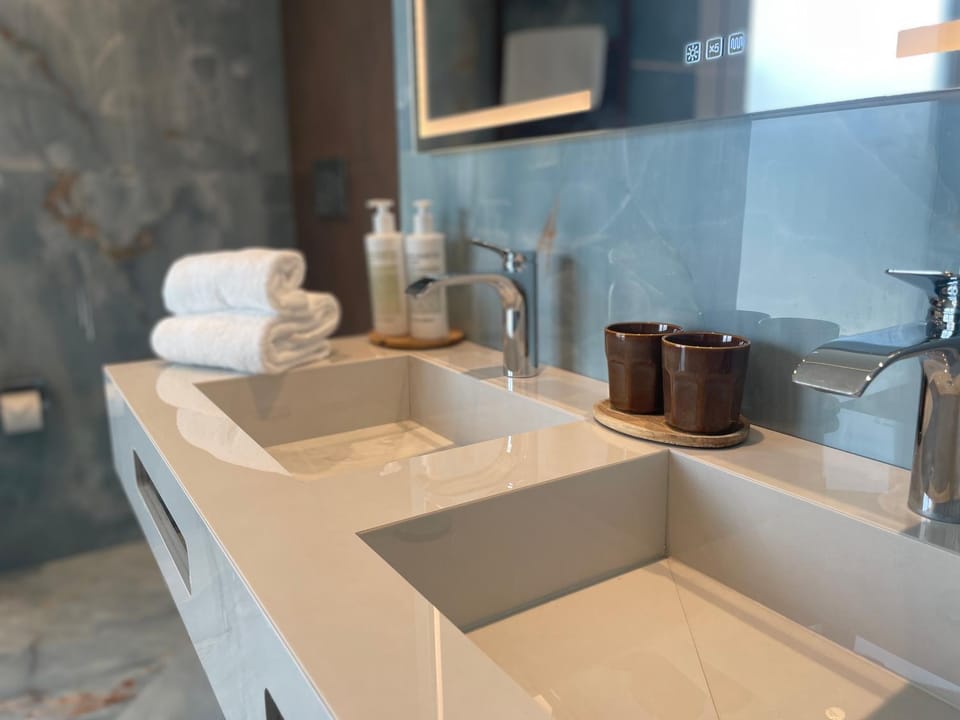 Bathroom, towels