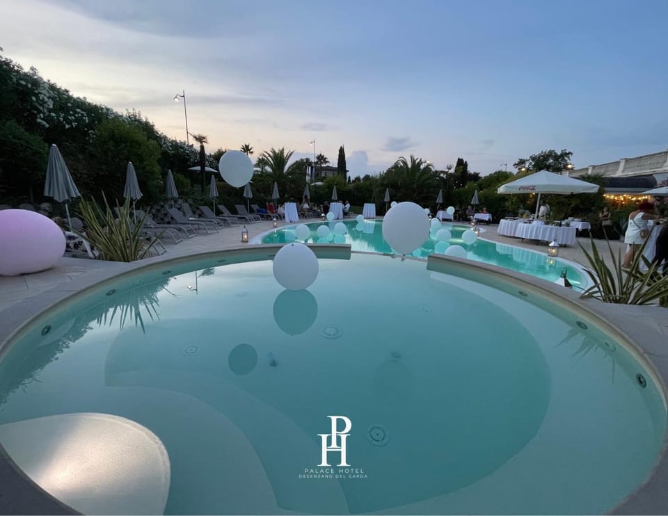 Day, Pool view, Swimming pool, sunbed