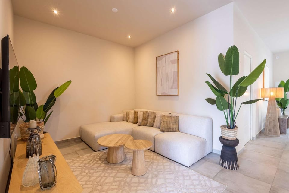 Ayana Resort at Mambo Beach Area Apartment in Willemstad