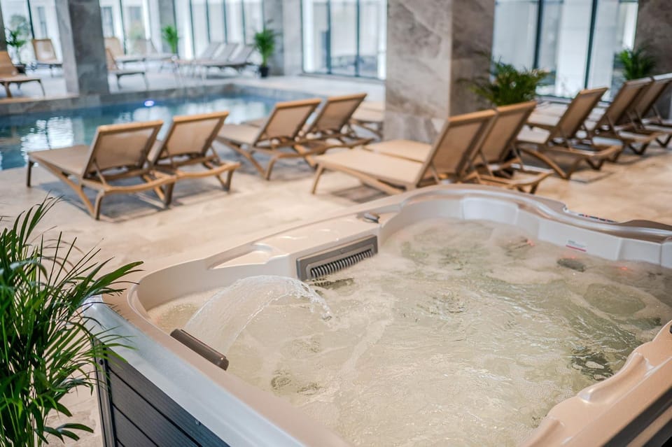 Hot Tub, Pool view, Swimming pool, sunbed