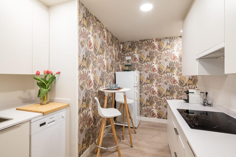 Coffee/tea facilities, Kitchen or kitchenette, Dining area, dishwasher, oven, pet friendly, stove