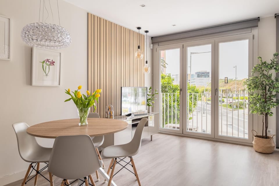 View (from property/room), Balcony/Terrace, Living room, Seating area, Dining area