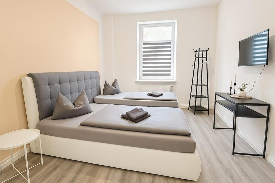 Bed, TV and multimedia, Photo of the whole room, Bedroom, wardrobe