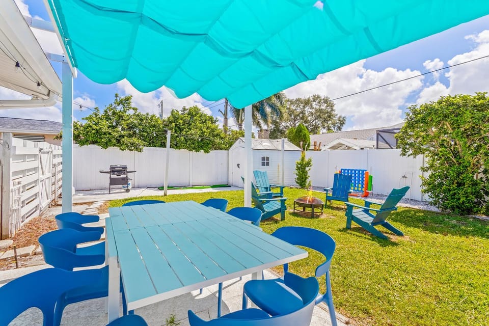Private Oasis w Heated Saltwater Pool & Hot Tub House in Bradenton