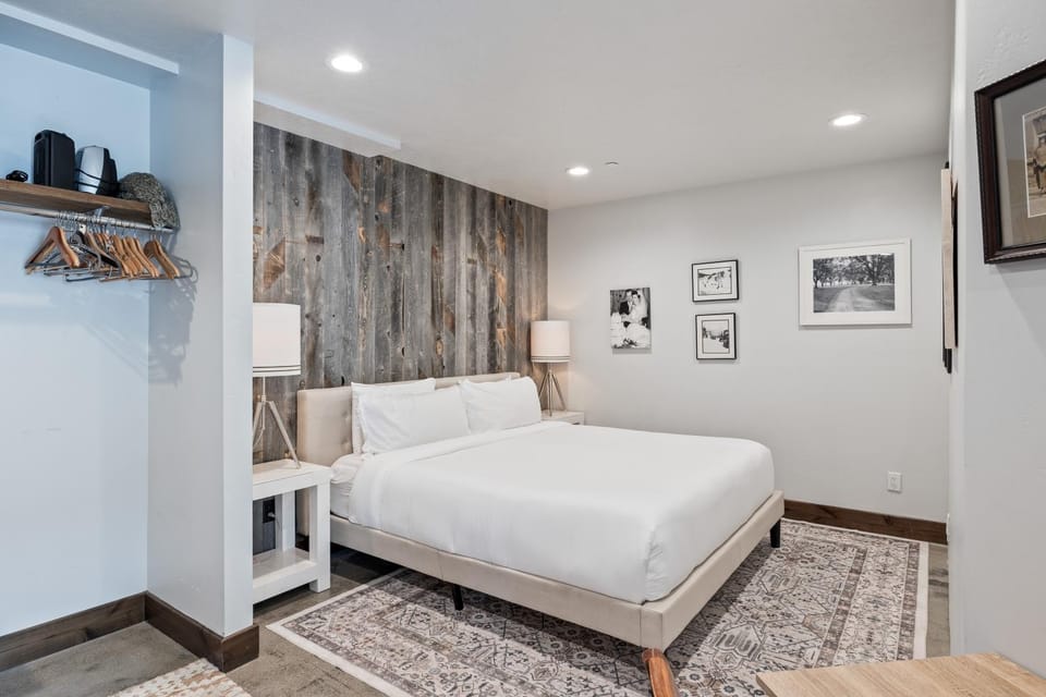 Dual Unit Mountain Retreat, 4BR, Prime Location, Sleeps 10, Historic Charm & Modern Luxury, Steps to Main St! House in Park City