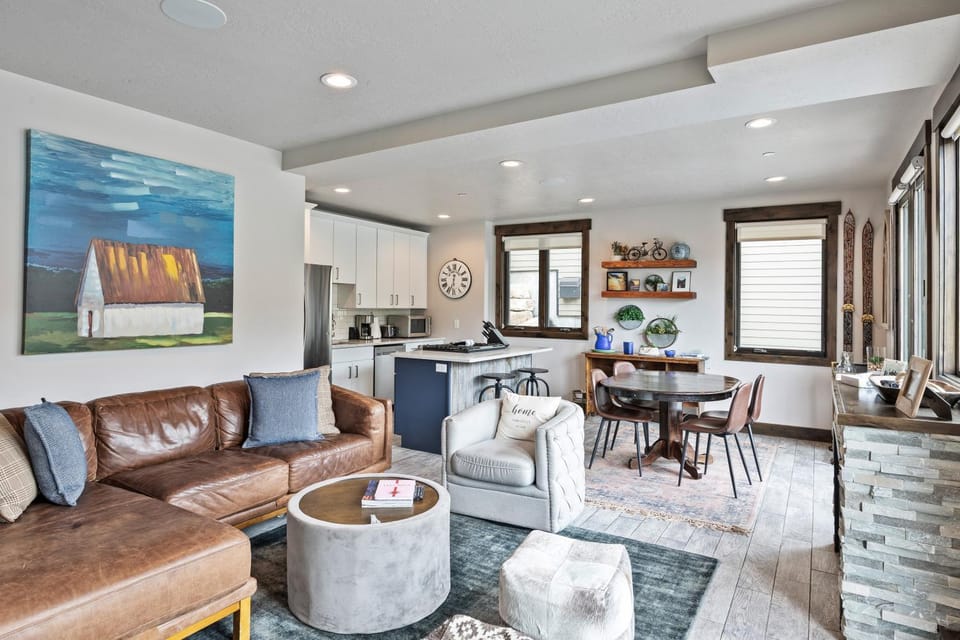 Dual Unit Mountain Retreat, 4BR, Prime Location, Sleeps 10, Historic Charm & Modern Luxury, Steps to Main St! House in Park City
