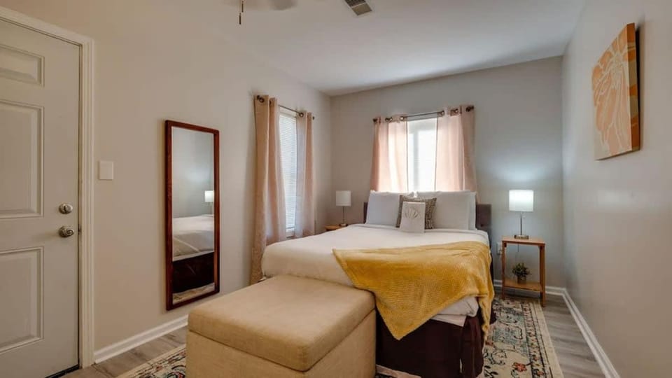 Near Downtown, River, & Airport! Garden City Bliss House in Savannah