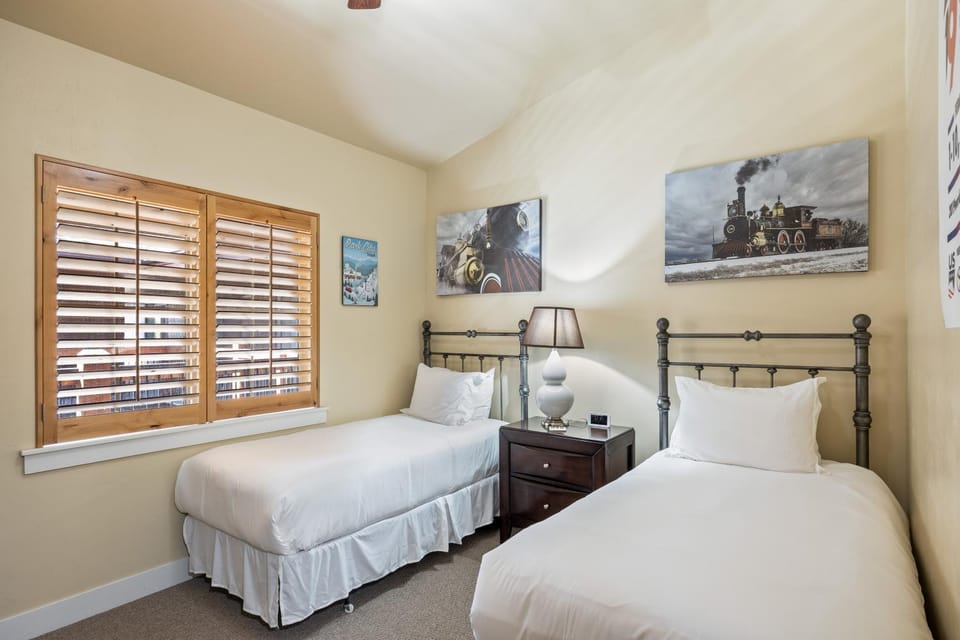 Bear Hollow, 7 Min Drive to Base of Canyons, Full Kitchen, Restaurants Nearby Apartment in Summit Park