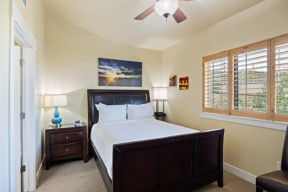 Bear Hollow, 7 Min Drive to Base of Canyons, Full Kitchen, Restaurants Nearby Apartment in Summit Park