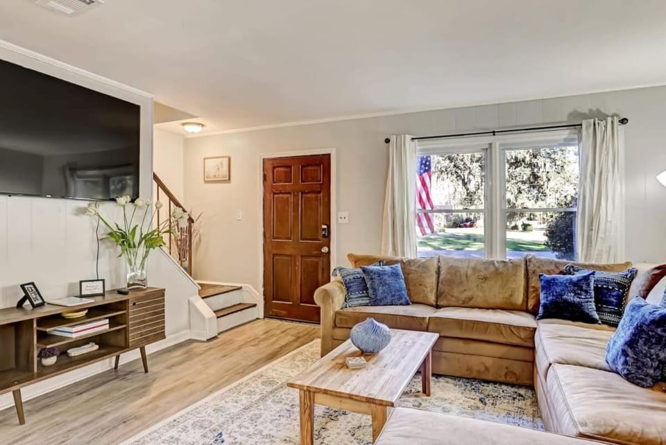 Near Downtown w Pool! Oatland Island Escape House in Jasper County