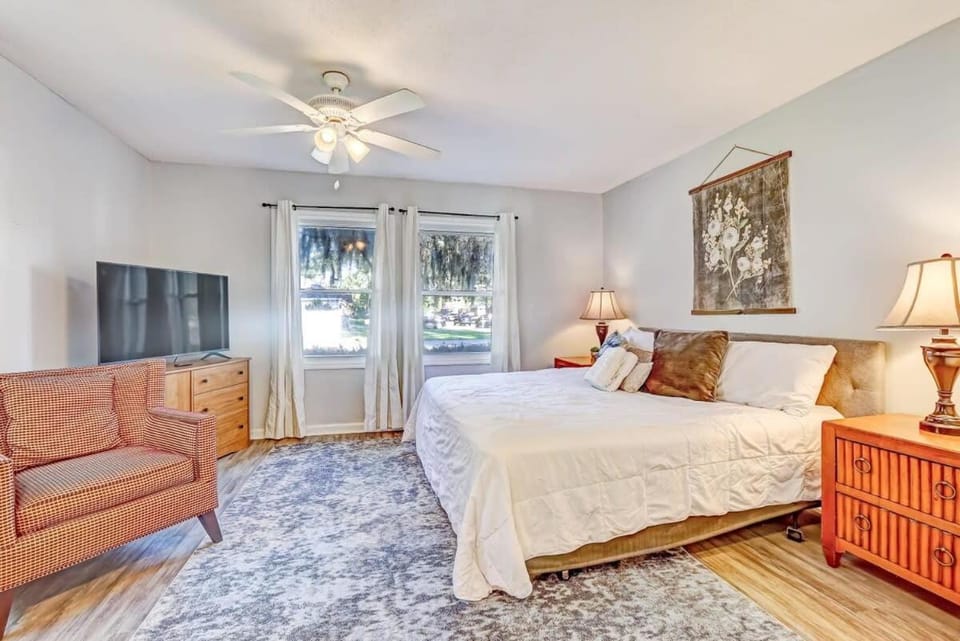 Near Downtown w Pool! Oatland Island Escape House in Jasper County