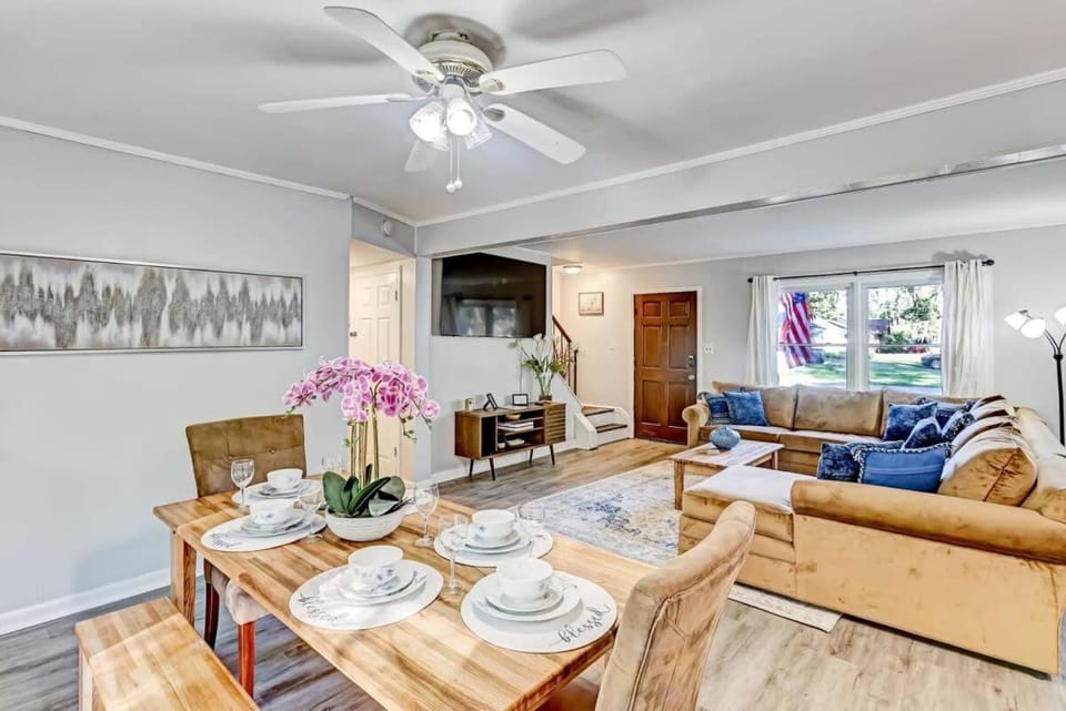 Near Downtown w Pool! Oatland Island Escape House in Jasper County