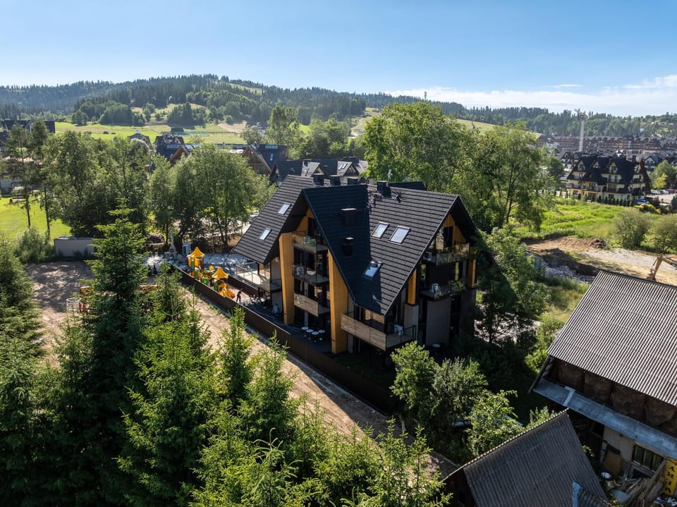 Property building, Day, Natural landscape, Bird's eye view, Mountain view