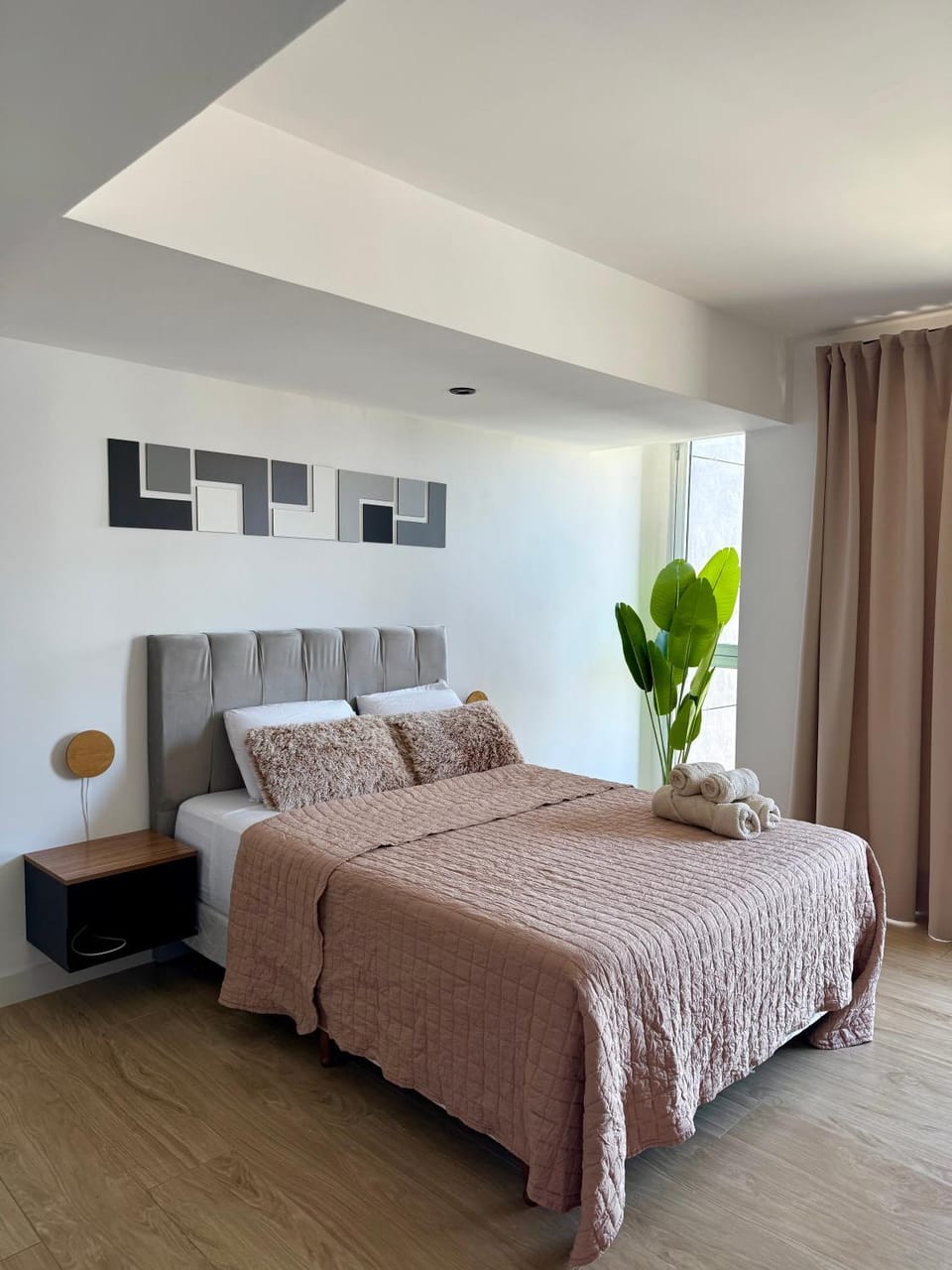 MarDelSuites - Studios Modernos Piso Alto - Vista al Mar, Cochera Opcional, AC, Pileta, 2min Playa Apartment in Mar del Plata