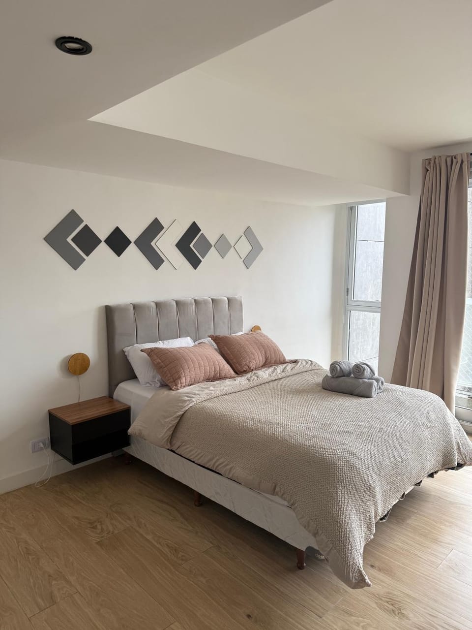 Bed, Bedroom, towels