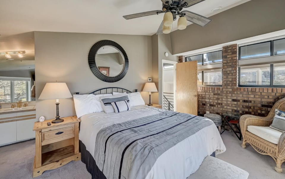 Serenity and Adventure Await, 3BR Condo near Deer Valley House in Park City