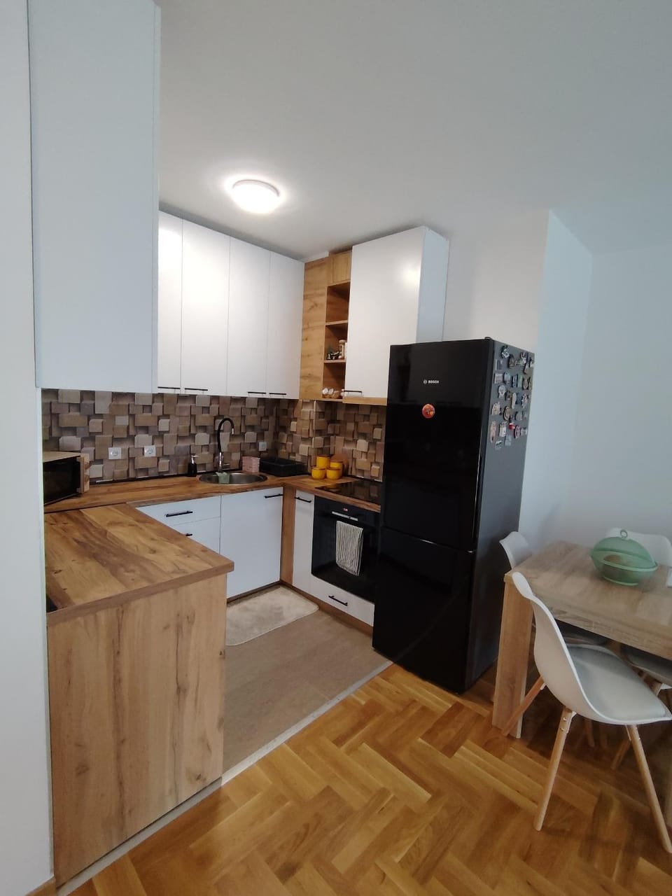 Kitchen or kitchenette, Dining area, oven, stove