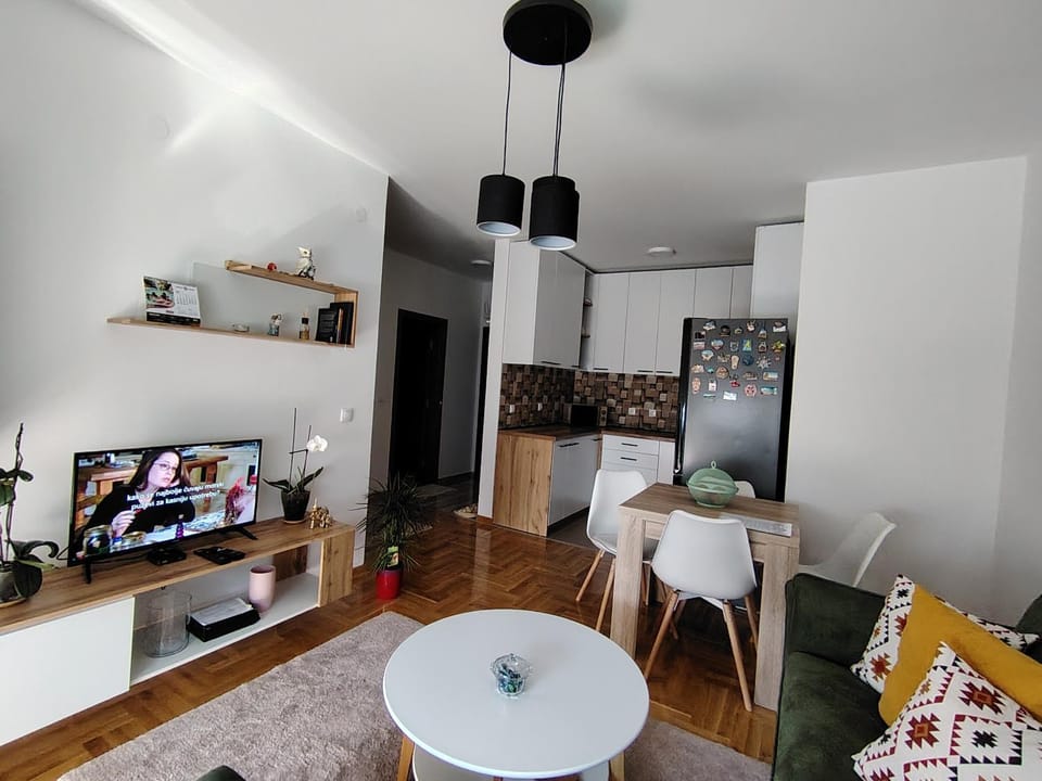 TV and multimedia, Kitchen or kitchenette, Living room, Dining area