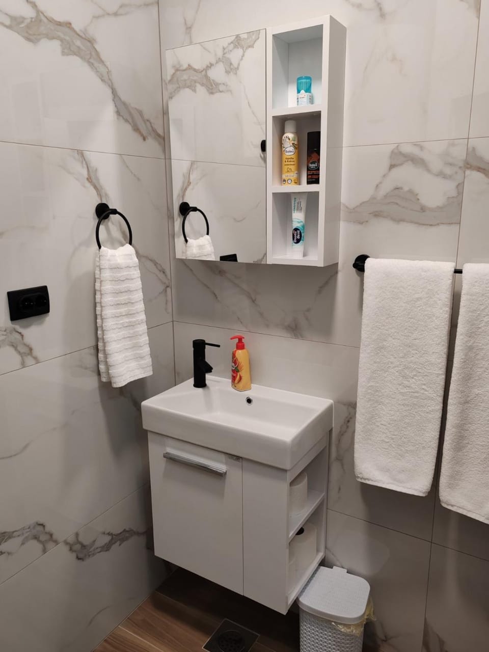 Bathroom, towels