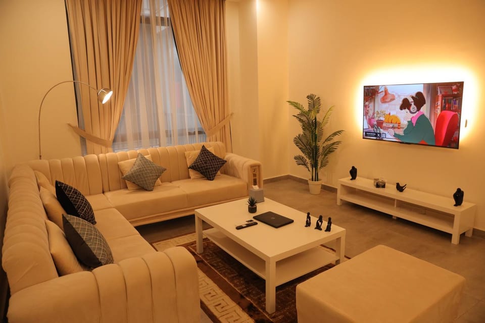 Communal lounge/ TV room, TV and multimedia, Living room, Seating area, Evening entertainment