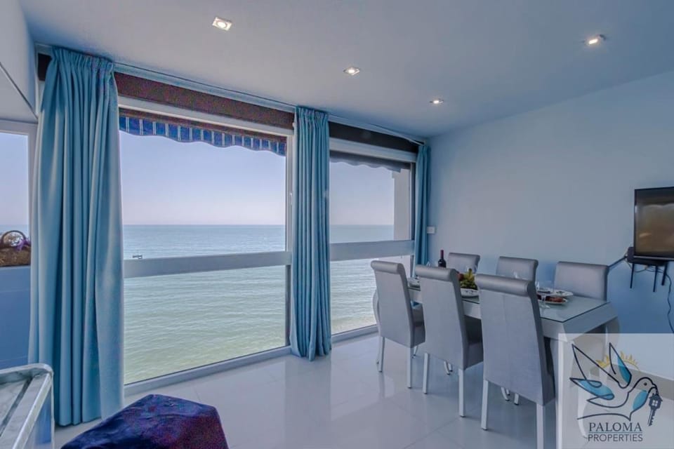 Wonderful beachfront apartment Apartment in Benalmadena