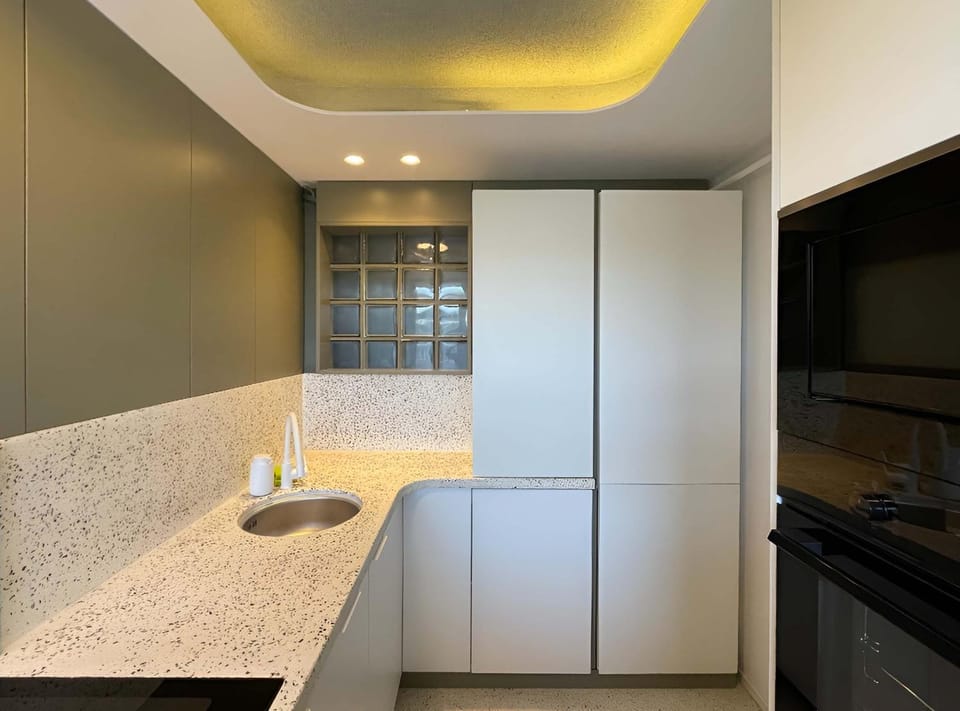 Coffee/tea facilities, dishwasher, furniture, microwave, oven, stove, kitchen
