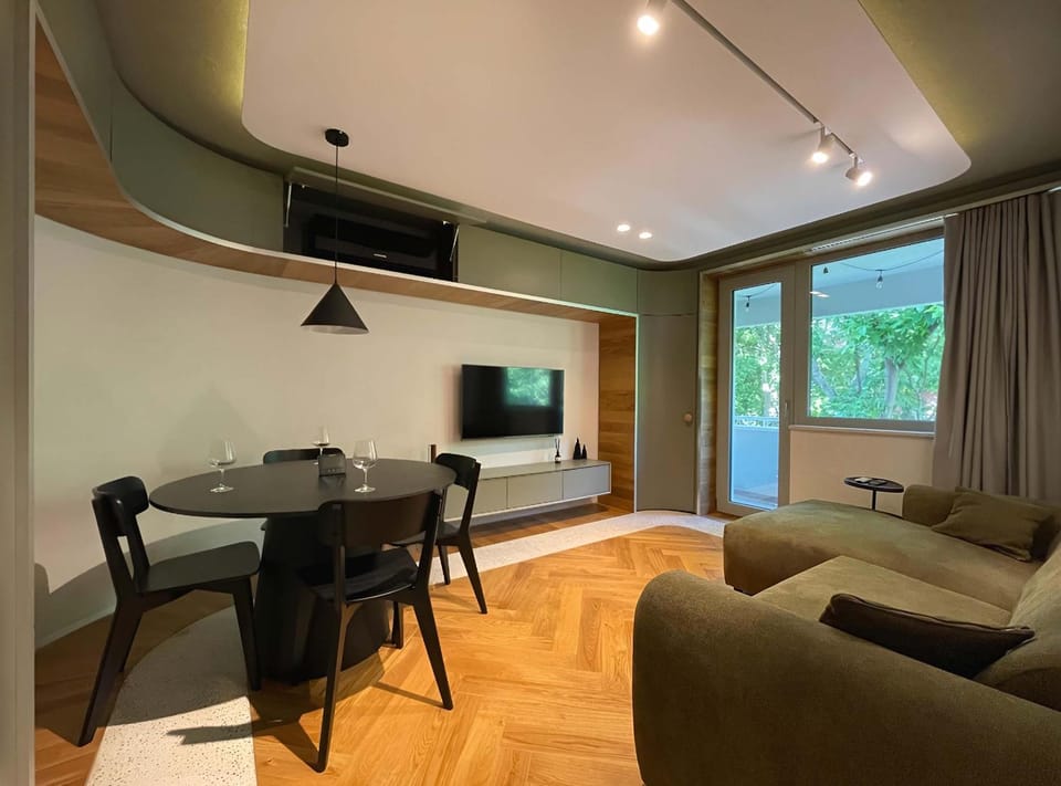 TV and multimedia, Balcony/Terrace, Living room, Seating area, Dining area, furniture, air conditioner