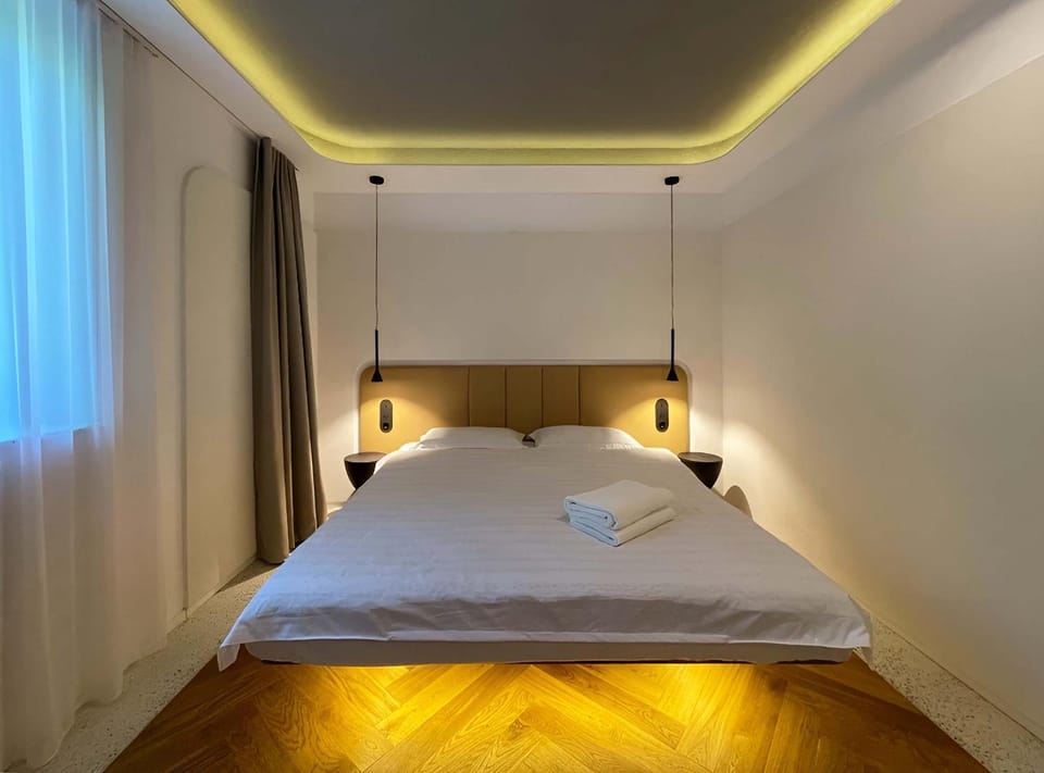Bed, Photo of the whole room, Bedroom, furniture, towels