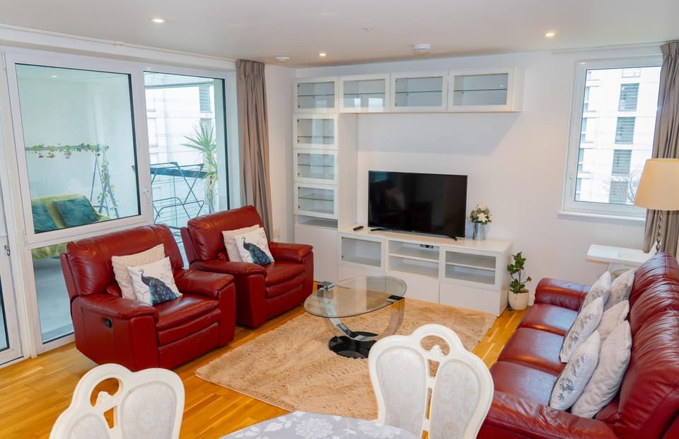 Communal lounge/ TV room, TV and multimedia, Living room, Evening entertainment