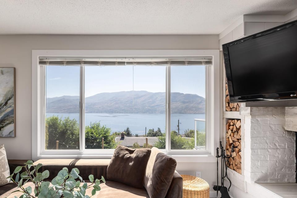 Living room, Lake view, fireplace