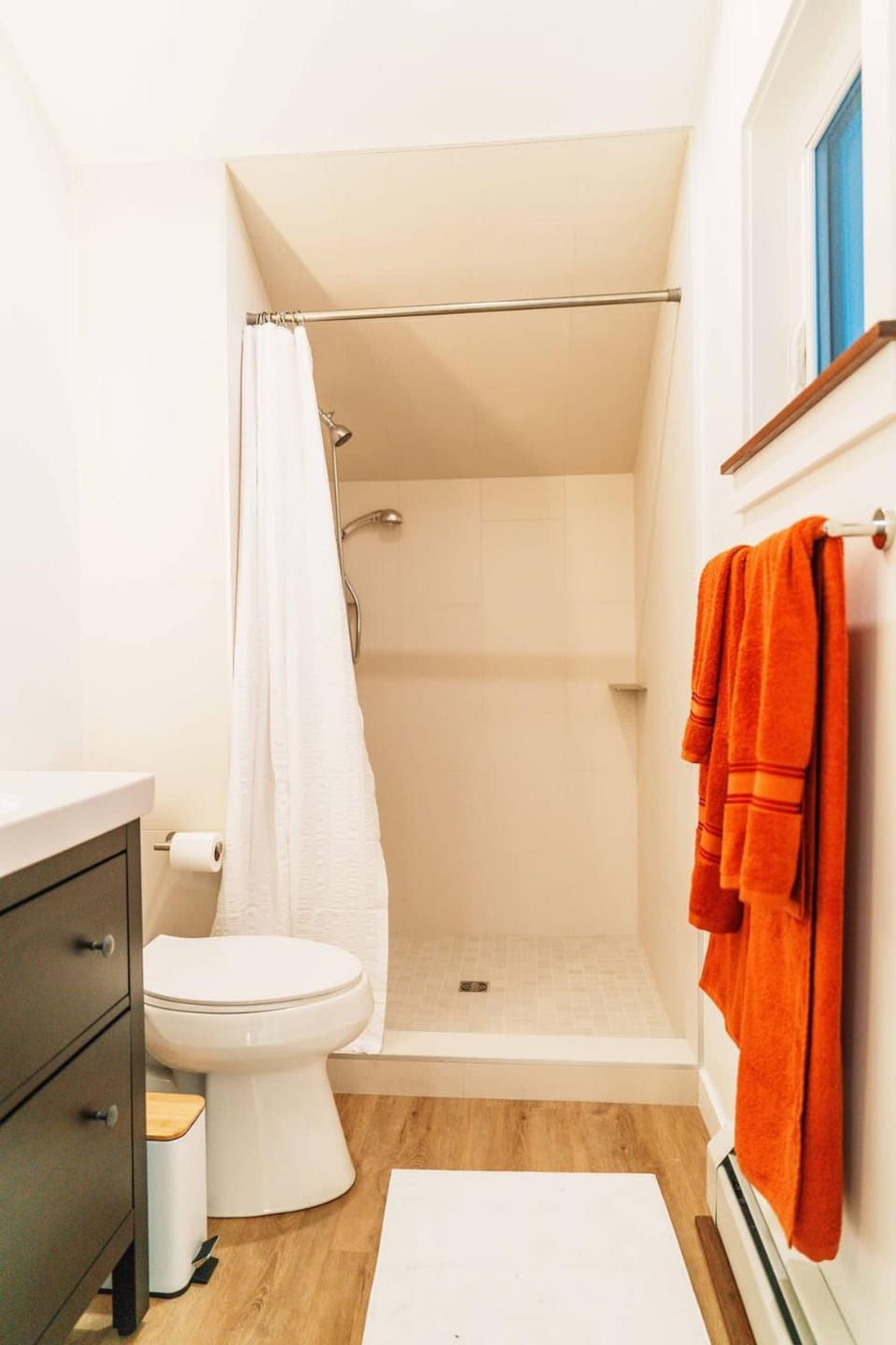 Upscale Laneway Loft Near Downtown AC WiFi Apartment in Calgary