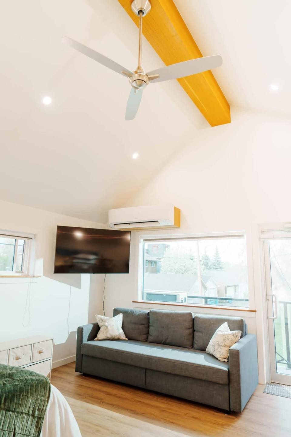 Upscale Laneway Loft Near Downtown AC WiFi Apartment in Calgary