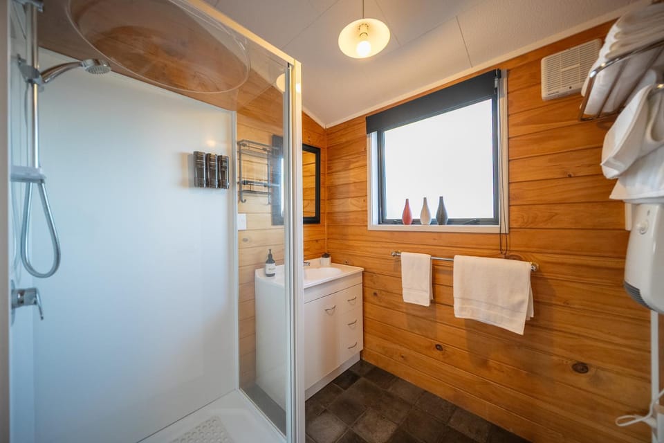 Shower, Bathroom, towels, dryer