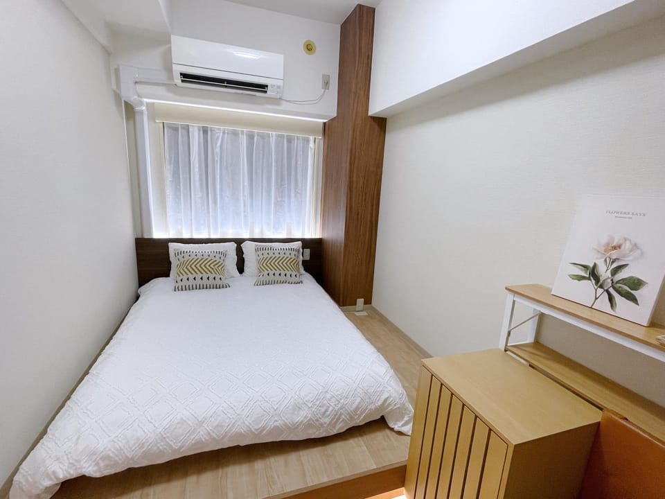 Bed, Bedroom, air conditioner