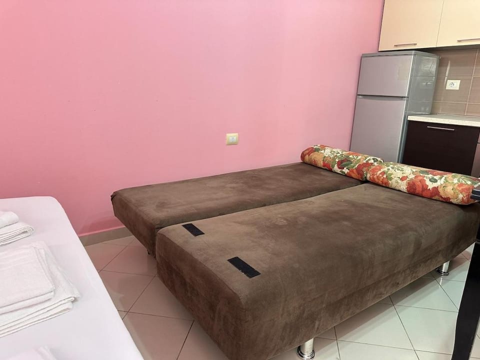 Strawberry Apartment in Vlorë