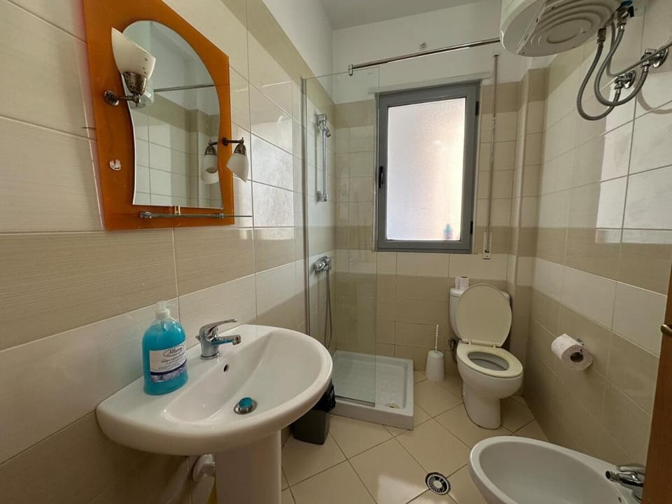 Strawberry Apartment in Vlorë