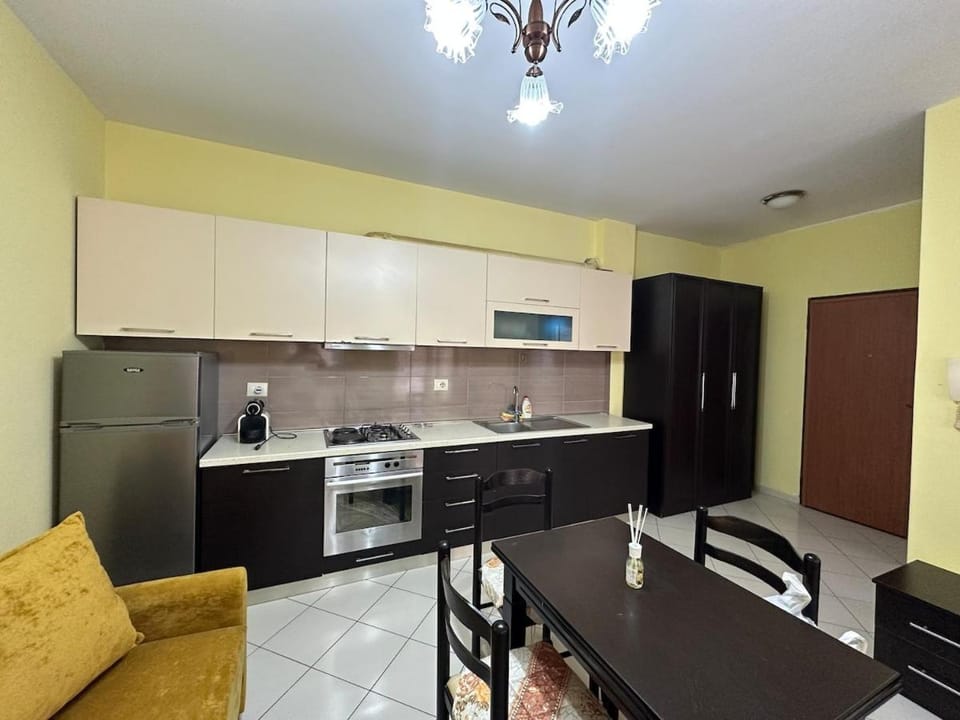 Lemon Apartment in Vlorë