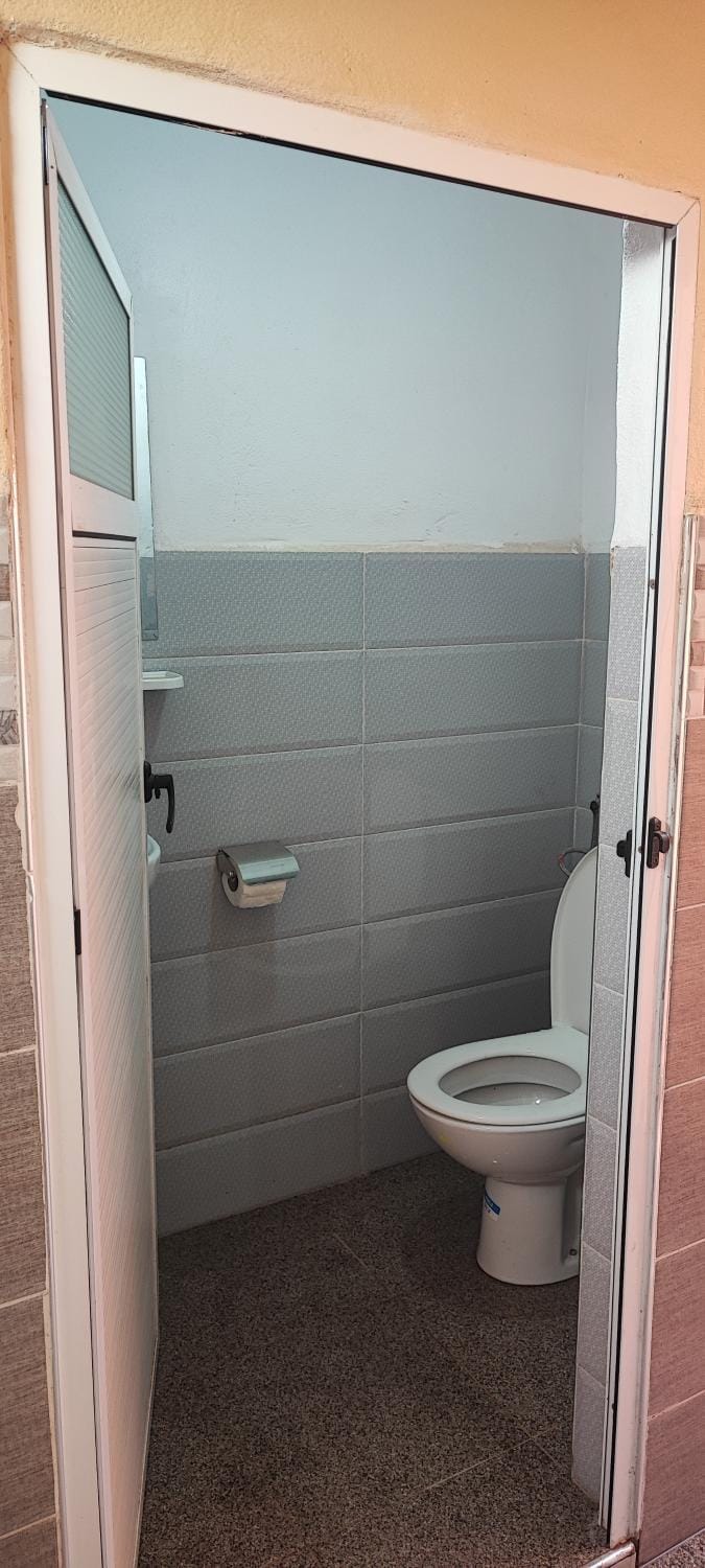 Toilet, Internal: Not applicable to any particular room
