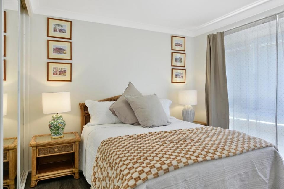 4BR 2BA Cozy Blackheath Cottage with Firepit & Pool Table House in Blackheath