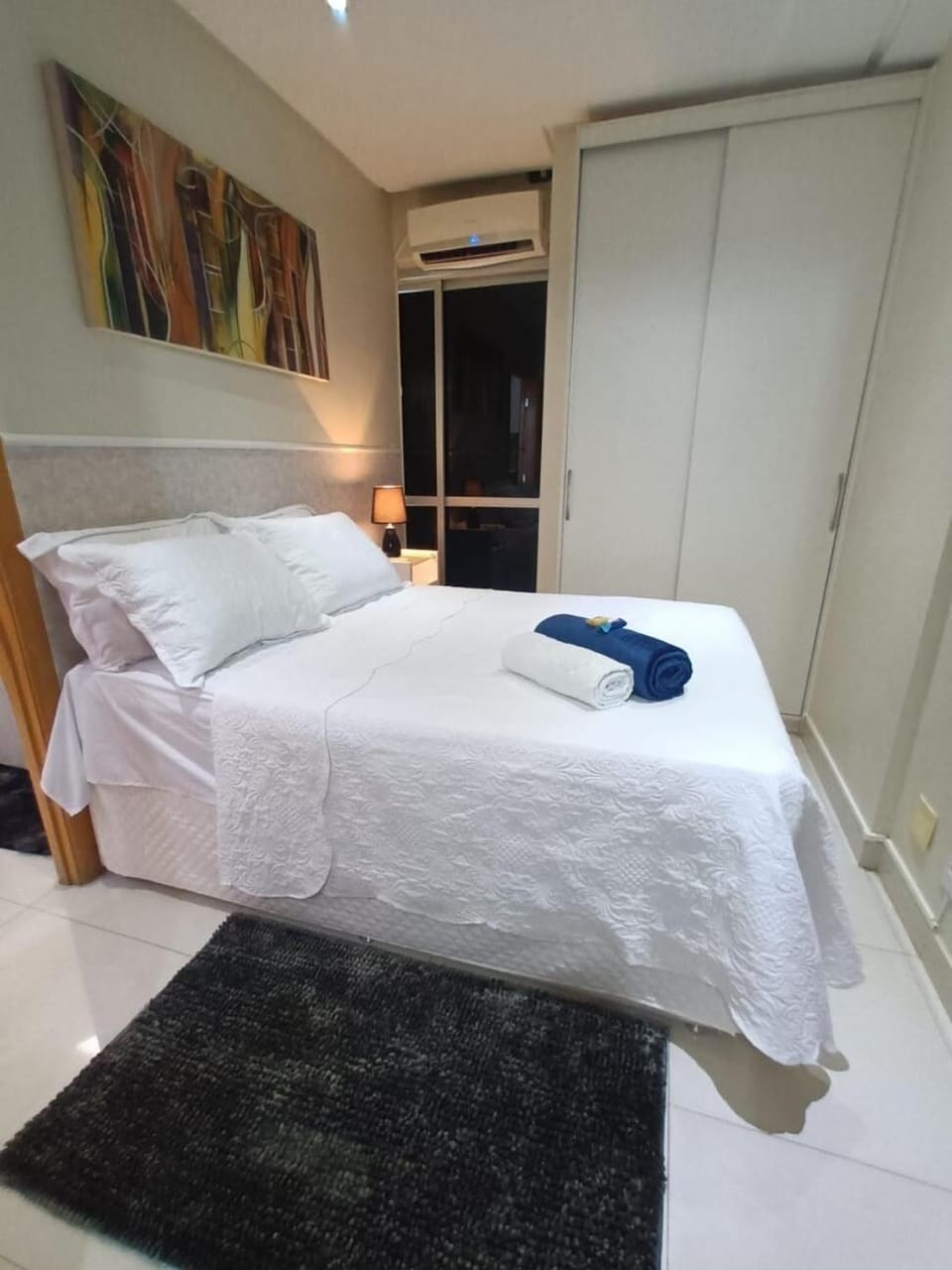 Apto inteiro pertinho do Shopping 1 qto ar cond Apartment in State of Goiás